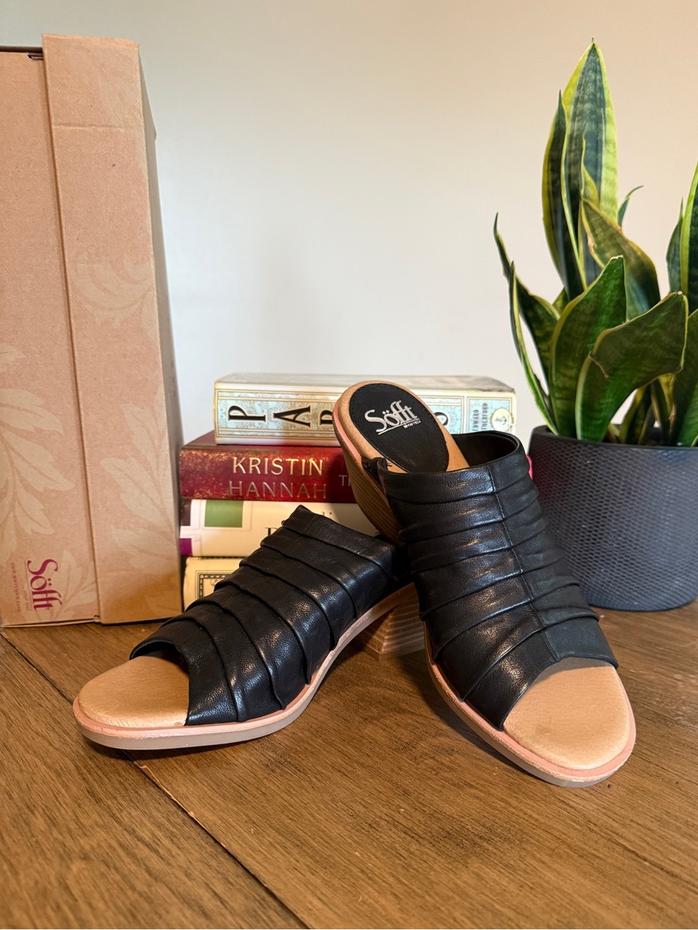 Super Comfy Sofft Black Ruched Leather Slide Mules